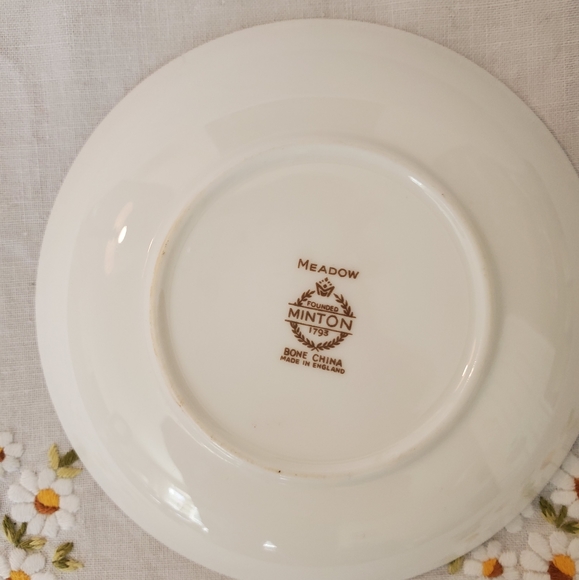 Minton "Meadow" Bone China Trinket with Violets - Picture 2 of 2